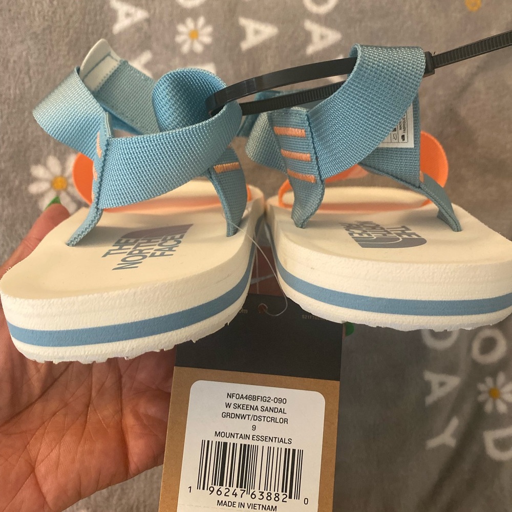 Ladies North Face sandals. Very comfortable! Never worn. - Picture 3 of 5